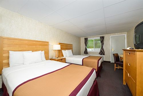 Howard Johnson By Wyndham West Yarmouth Cape Cod Exterior photo